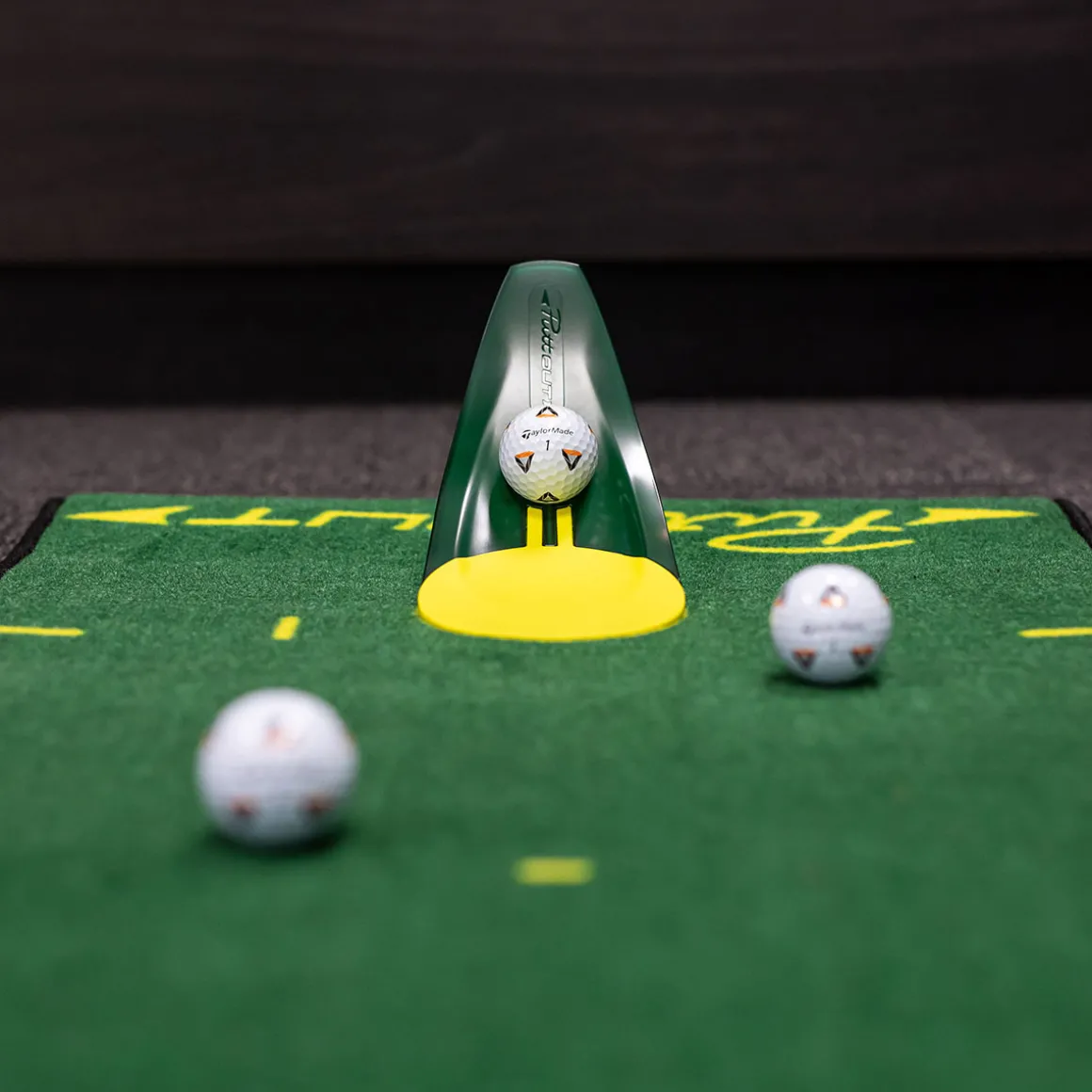 puttout_deluxe_golf_putti_7-1.webp PuttOUT Deluxe Golf Putting Mat