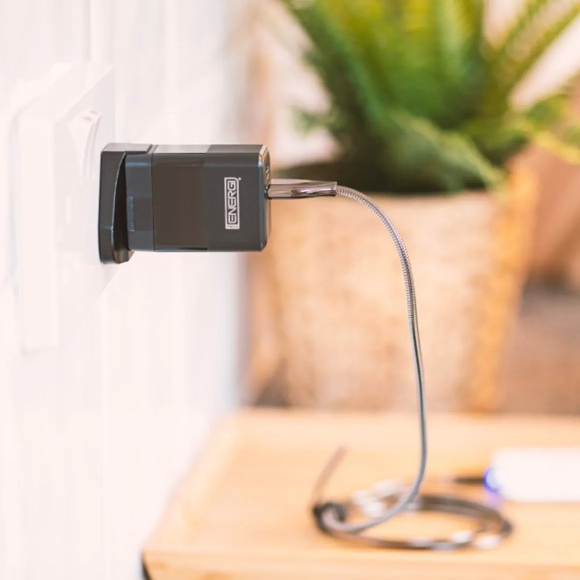 tech_energi_uk_dual_usb_m_4.webp Tech Energi UK Dual USB Mains Charger