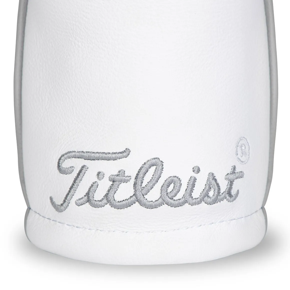 titleist_frost_out_leathe_2-2.webp Titleist Frost Out Leather Hybrid Golf Head Cover