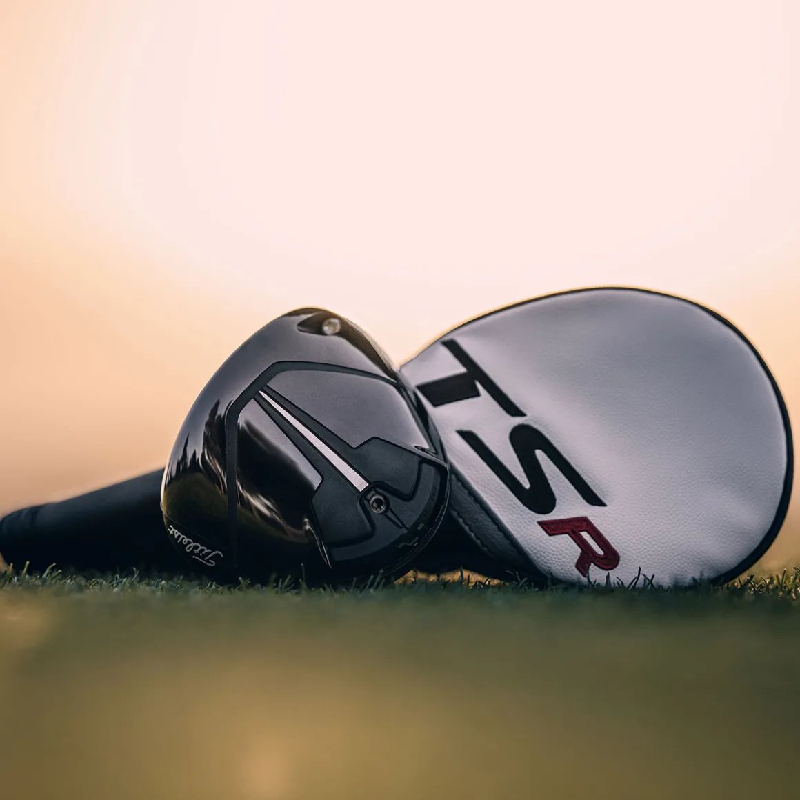 titleist_tsr_golf_driver_8-1.webp Titleist TSR2 Golf Driver