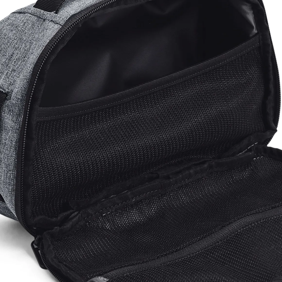 under_armour_contain_golf_2.webp Under Armour Contain Golf Travel Kit Bag
